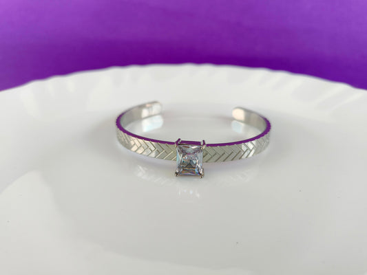 SILVER WHITE STONE CUFF
