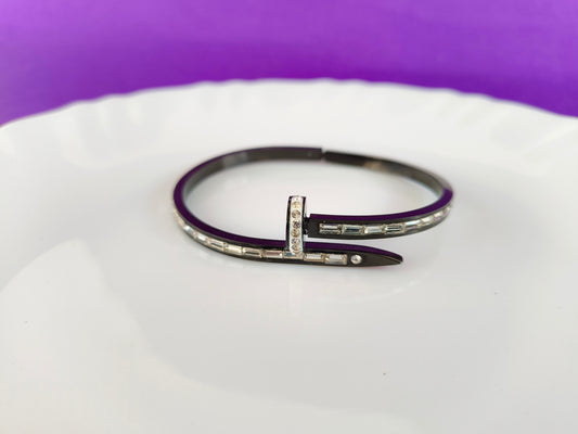 BLACK NAIL STONE BRACELET