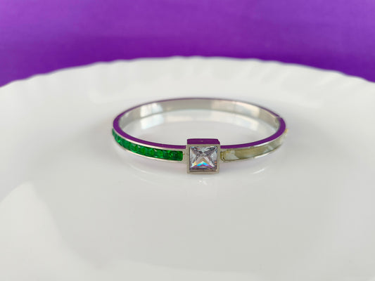 SILVER GREEN STONE BRACELET