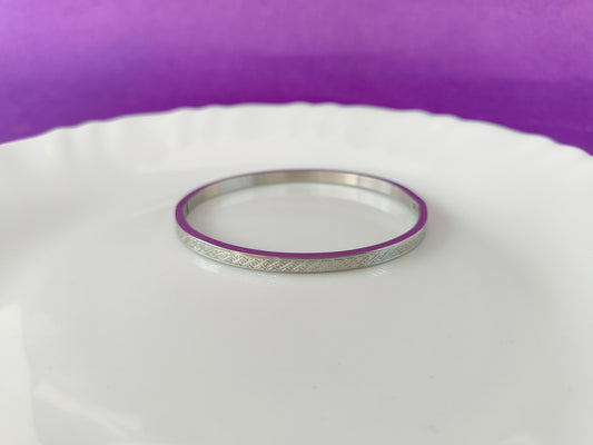 ADULT MINIMAL SILVER BRACELET X