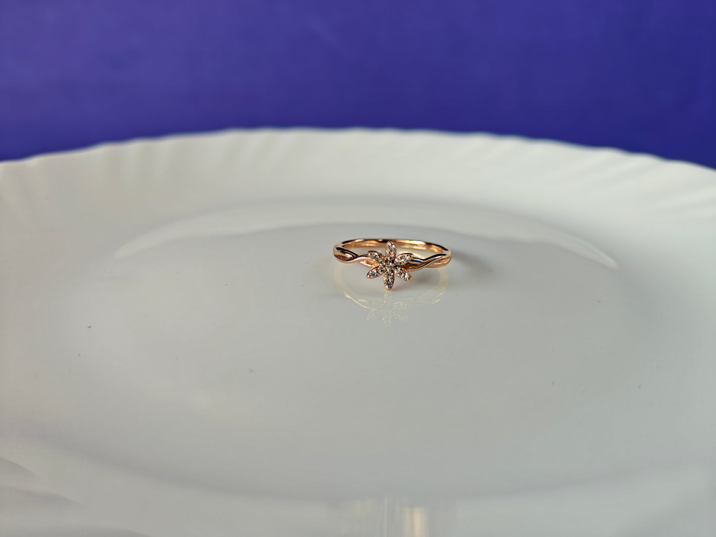 GOLD RING ..