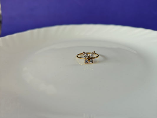 GOLD RING ..