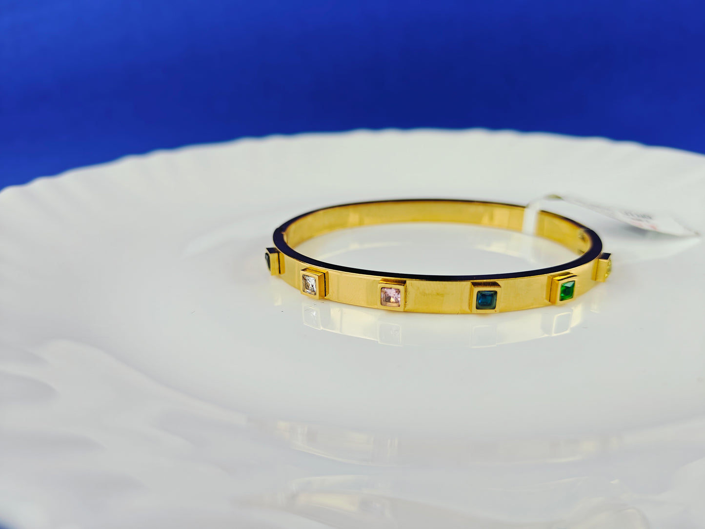 GOLD  BRACELET