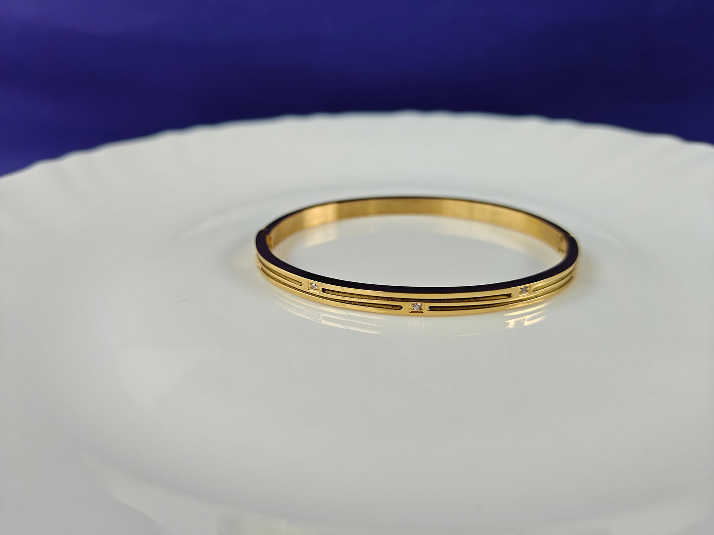GOLD  BRACELET