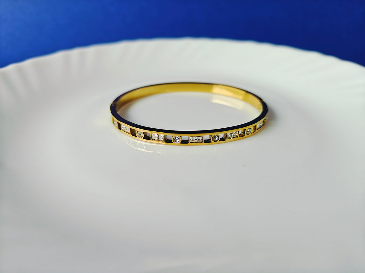 GOLD  BRACELET