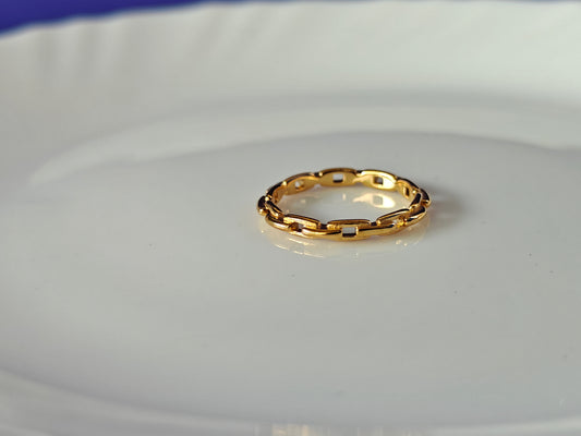 GOLD RING ..