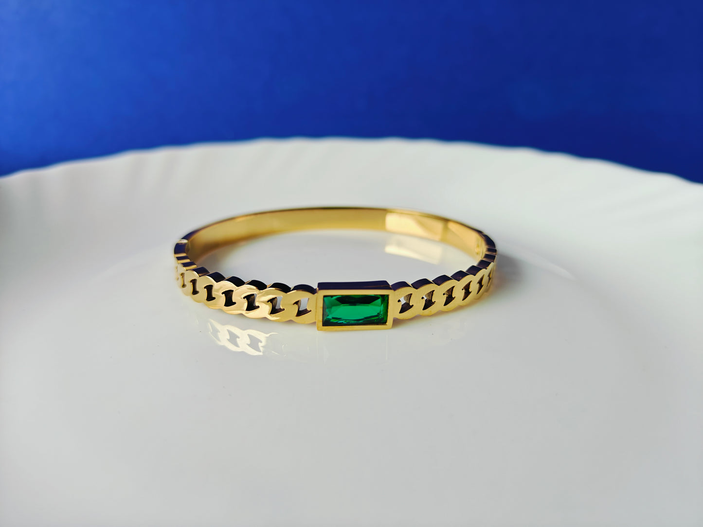 GOLD  BRACELET