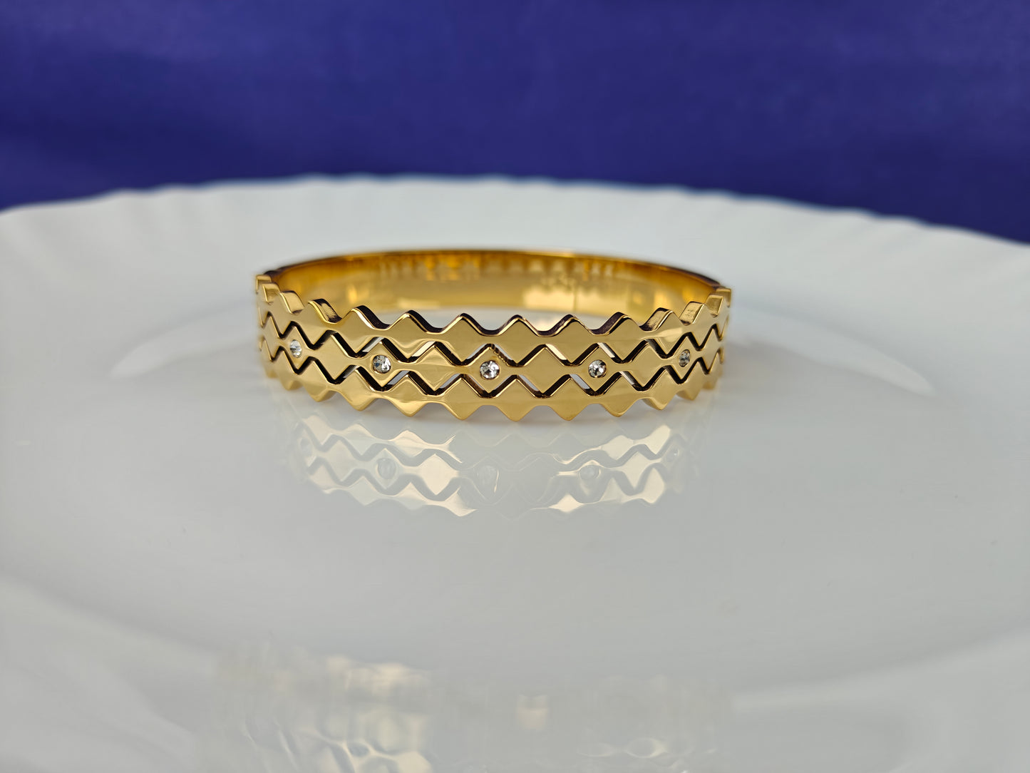 GOLD  BRACELET