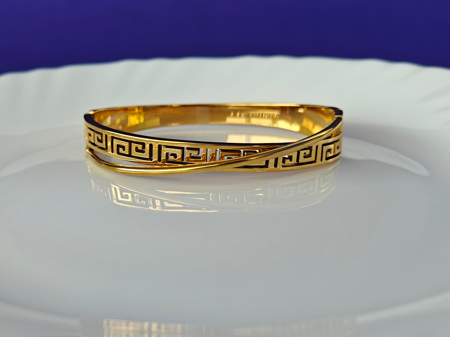 GOLD  BRACELET