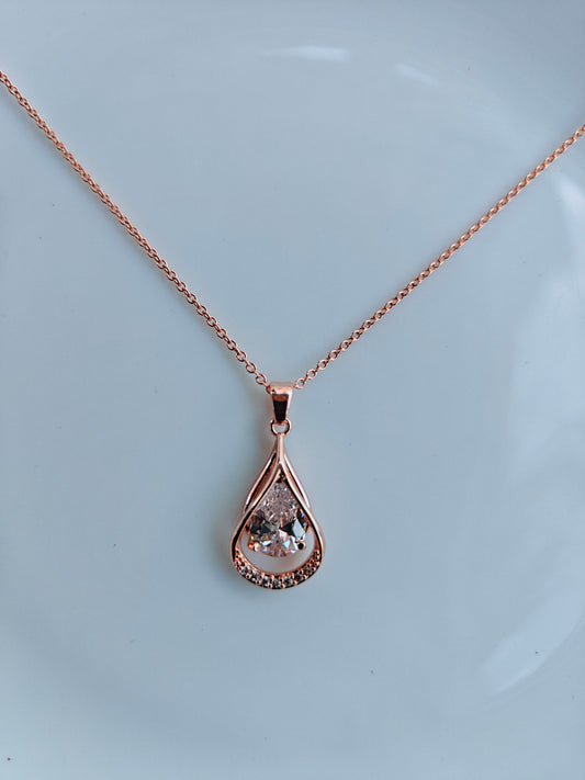 ROSEGOLD CHAIN .