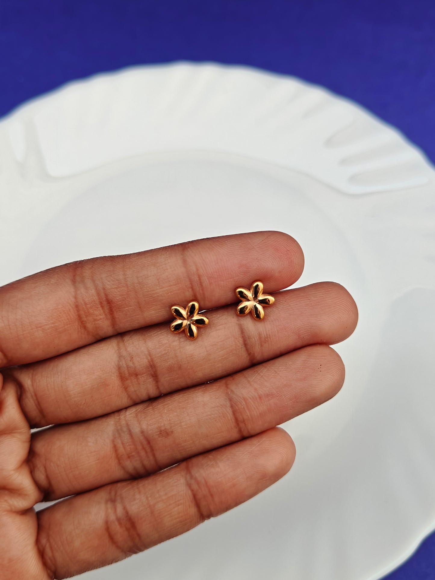 SCREW TYPE EARRINGS ANTI TARNISH AS 8