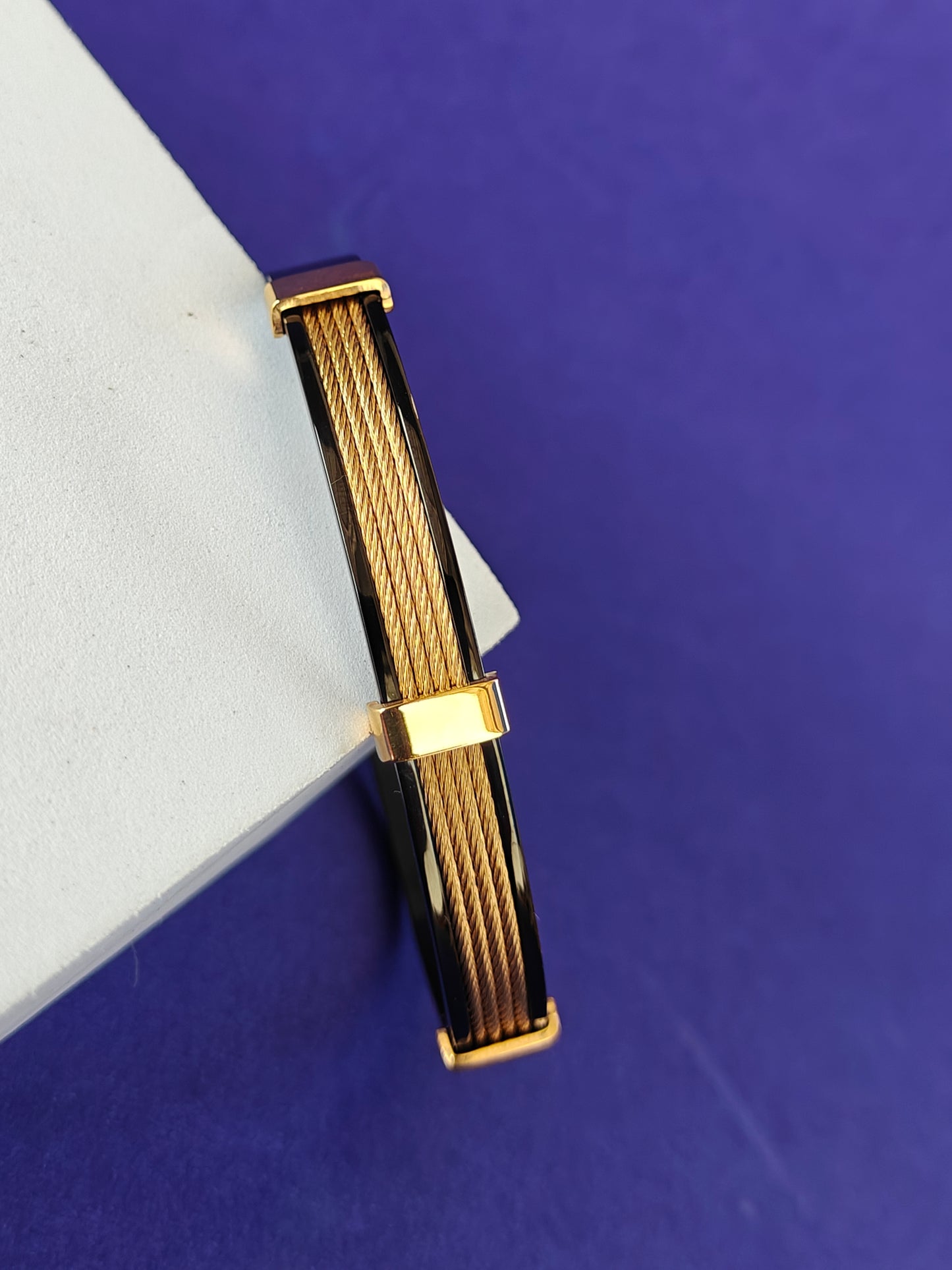 UNISEX KADA GOLD WITH BLACK BRACELET