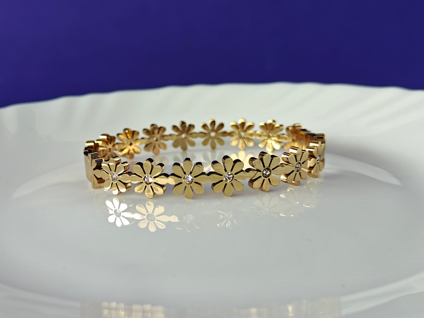GOLD  BRACELET