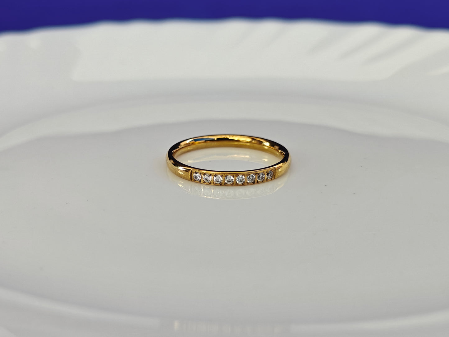 GOLD RING .