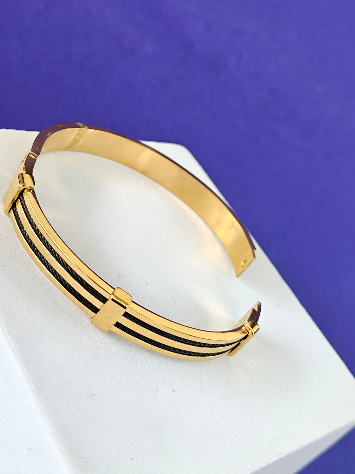UNISEX KADA GOLD WITH BLACK BRACELET
