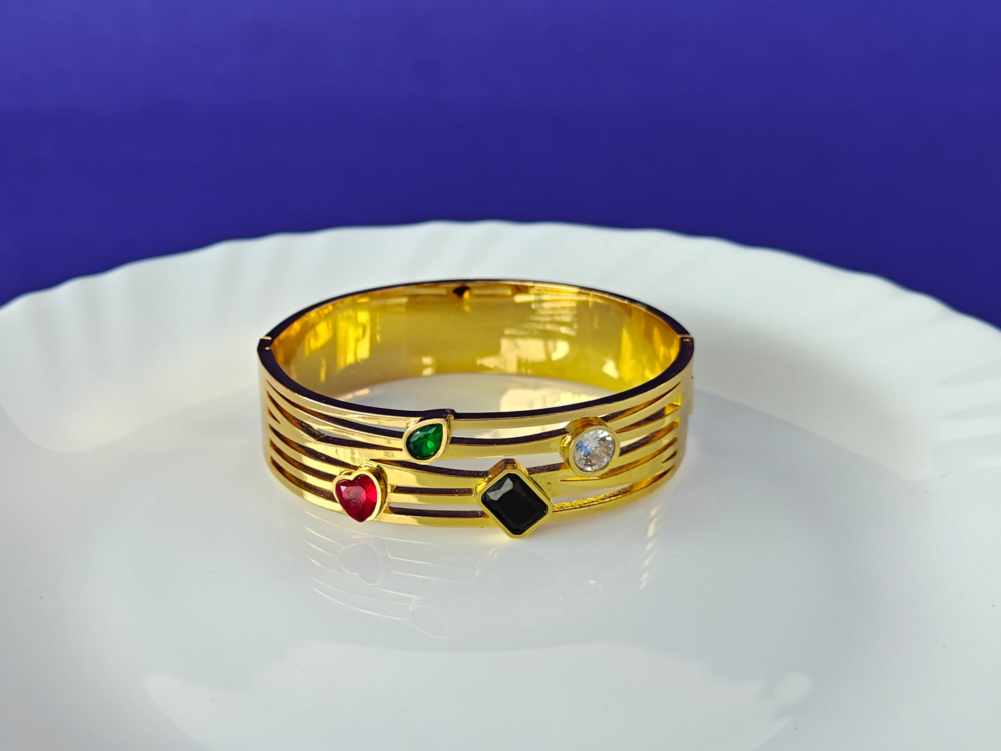 GOLD  BRACELET