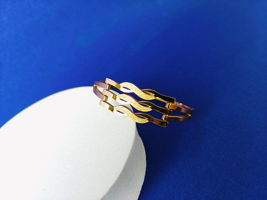 GOLD  BRACELET