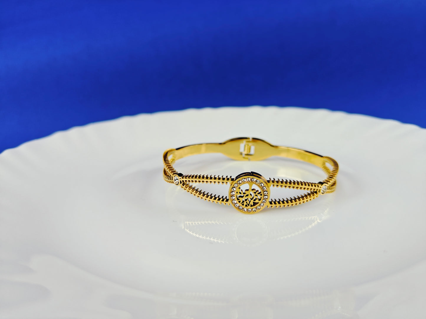 GOLD  BRACELET
