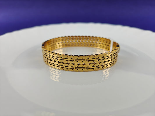 GOLD  BRACELET X