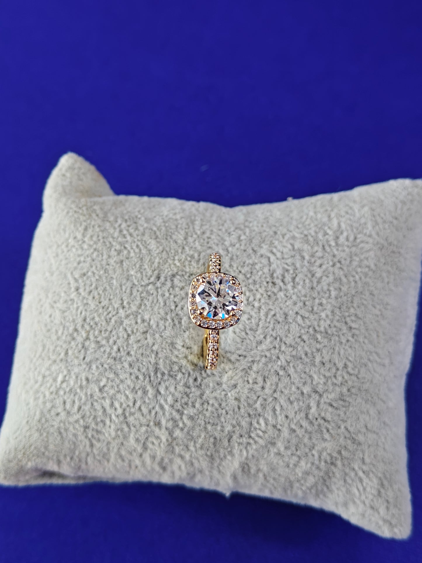 GOLD ADJUSTABLE RING ..