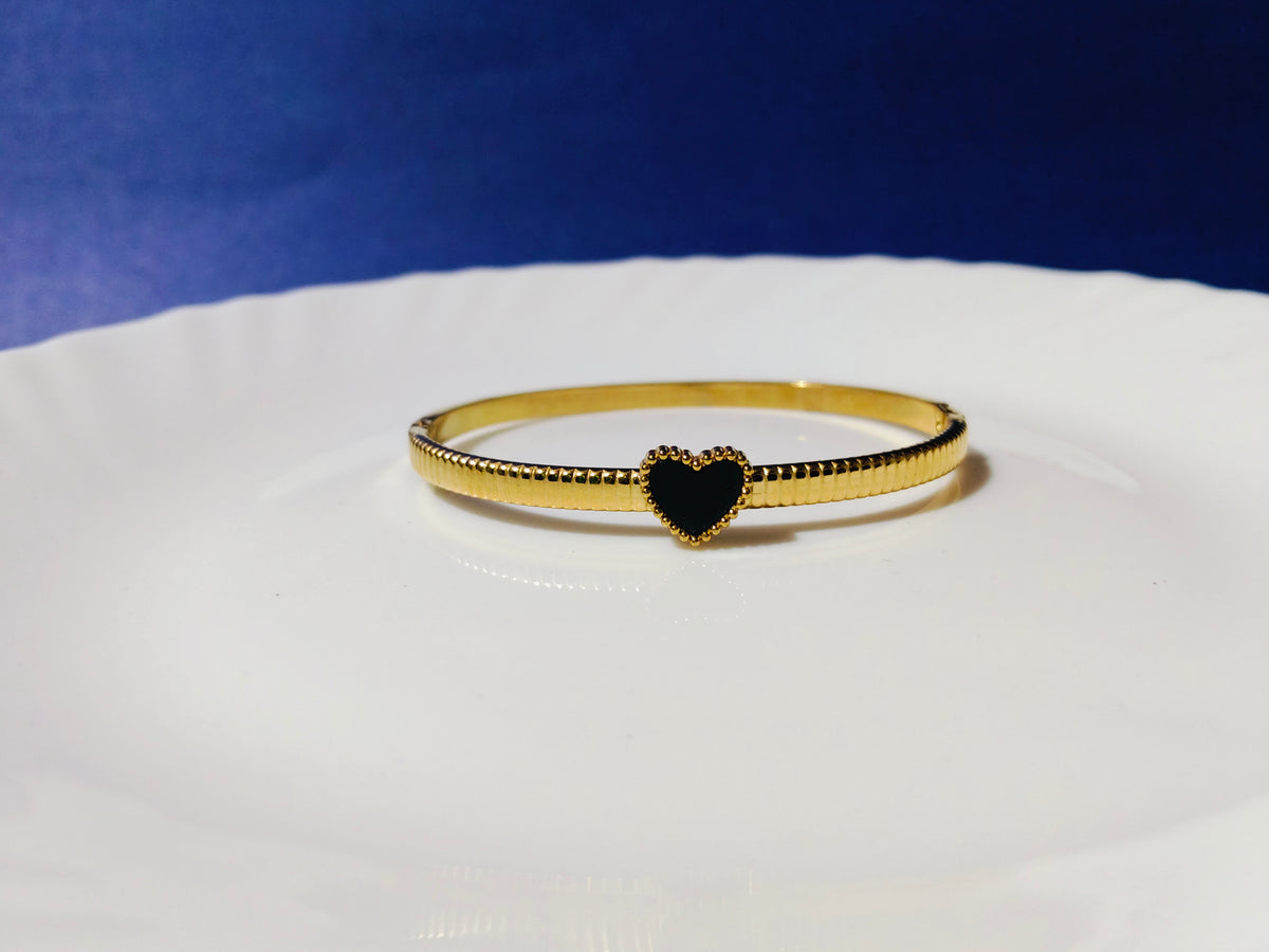 GOLD  BRACELET