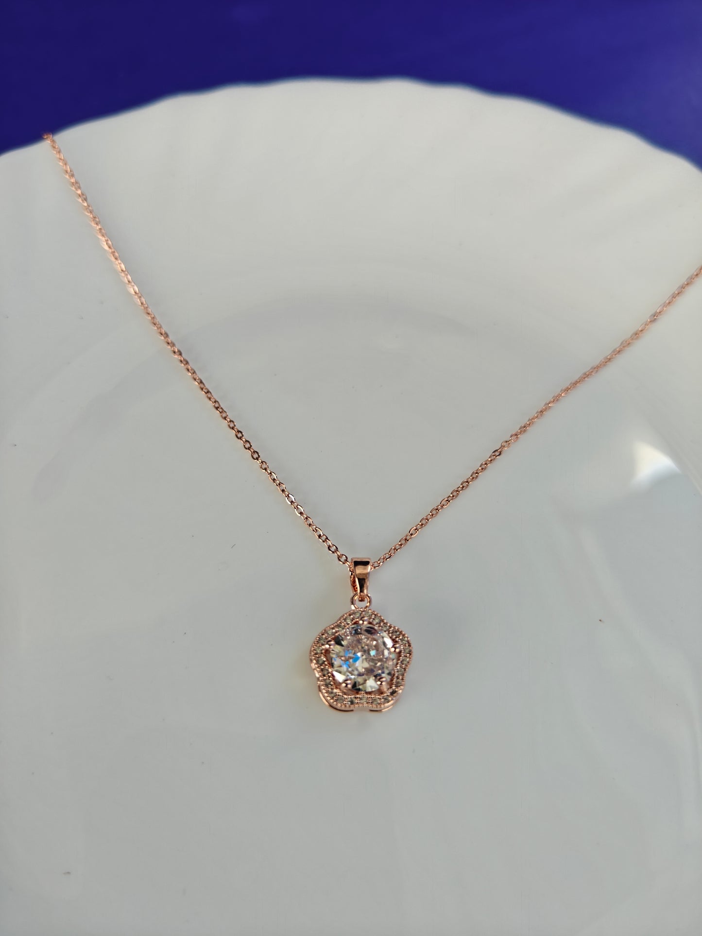 ROSEGOLD CHAIN .