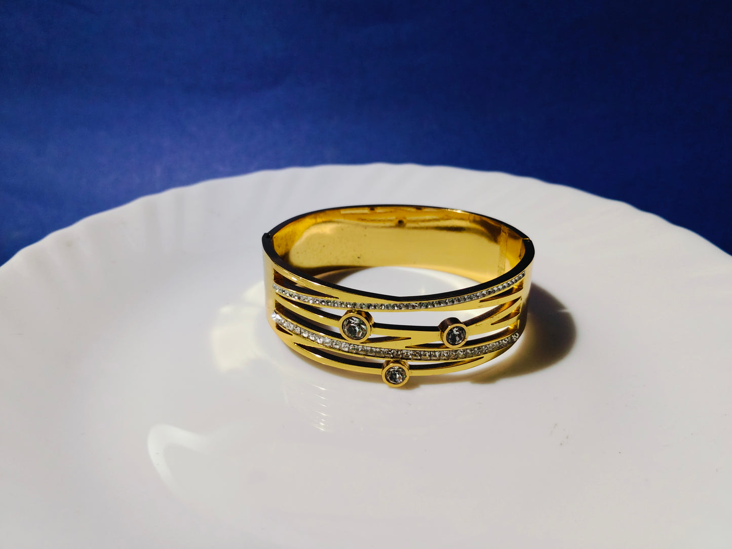 GOLD  BRACELET