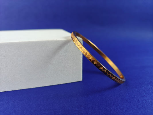 ADULT MINIMAL GOLD BRACELET y