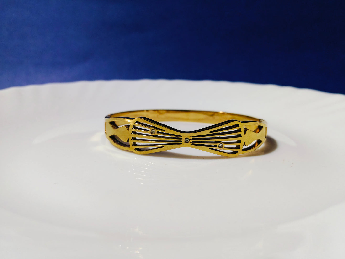 GOLD  BRACELET