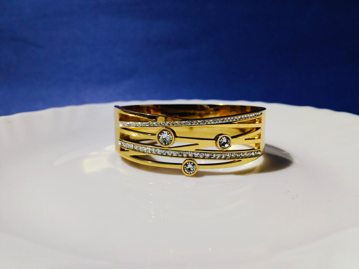 GOLD  BRACELET