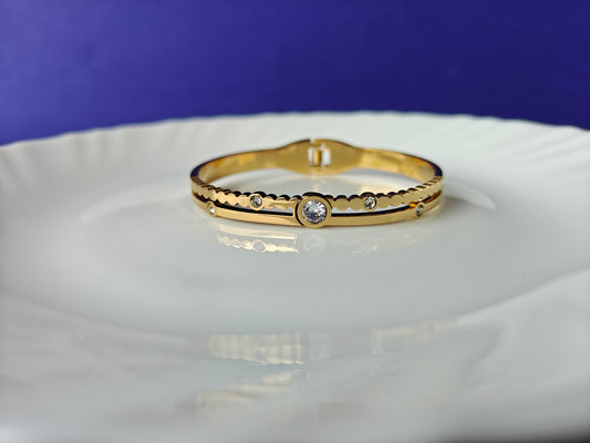 GOLD  BRACELET