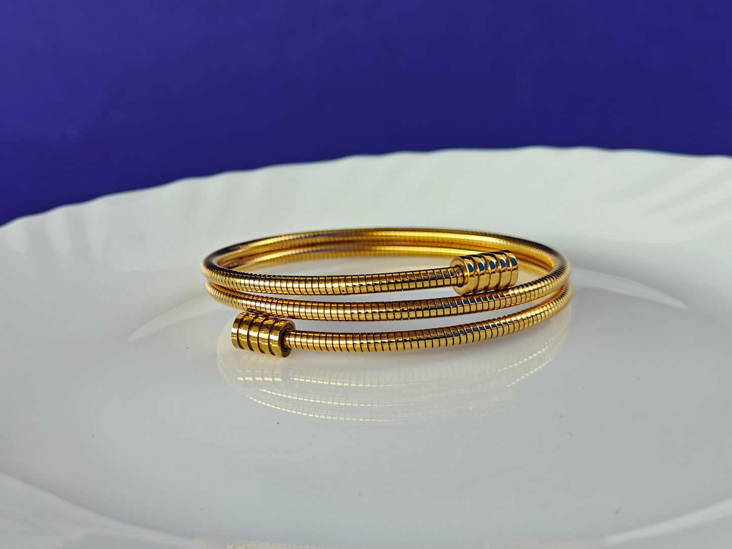 GOLD  BRACELET