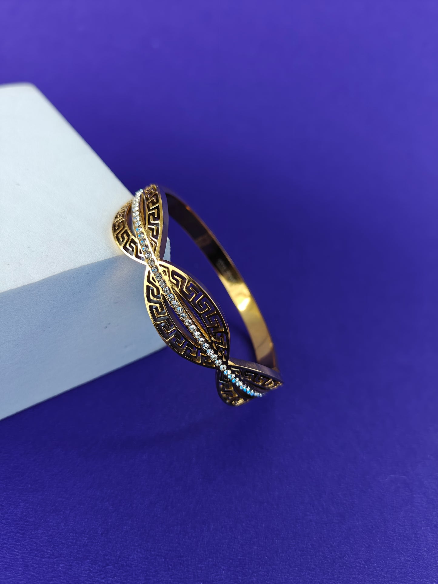KIDS GOLD BRACELET ..