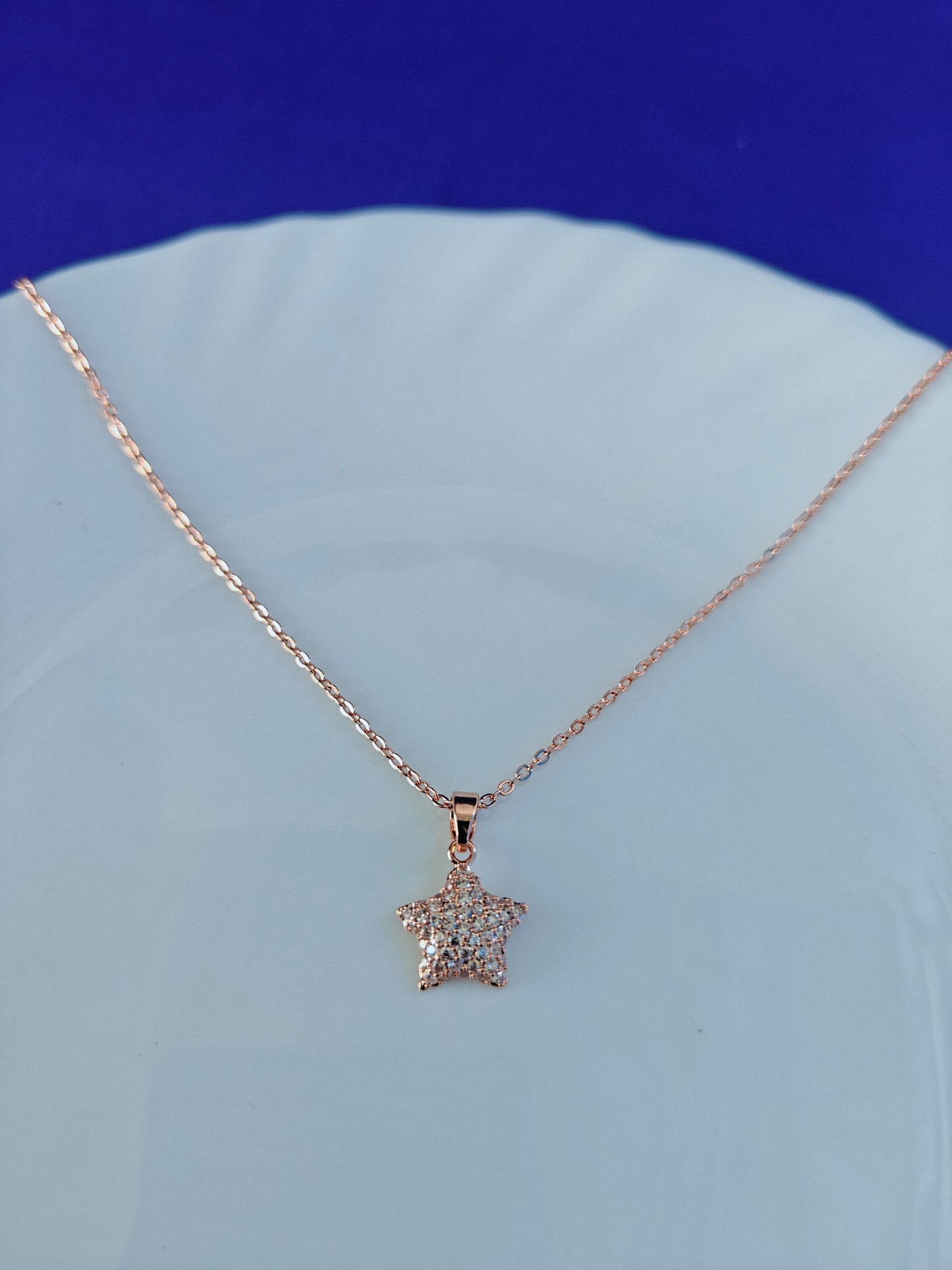 ROSEGOLD CHAIN .