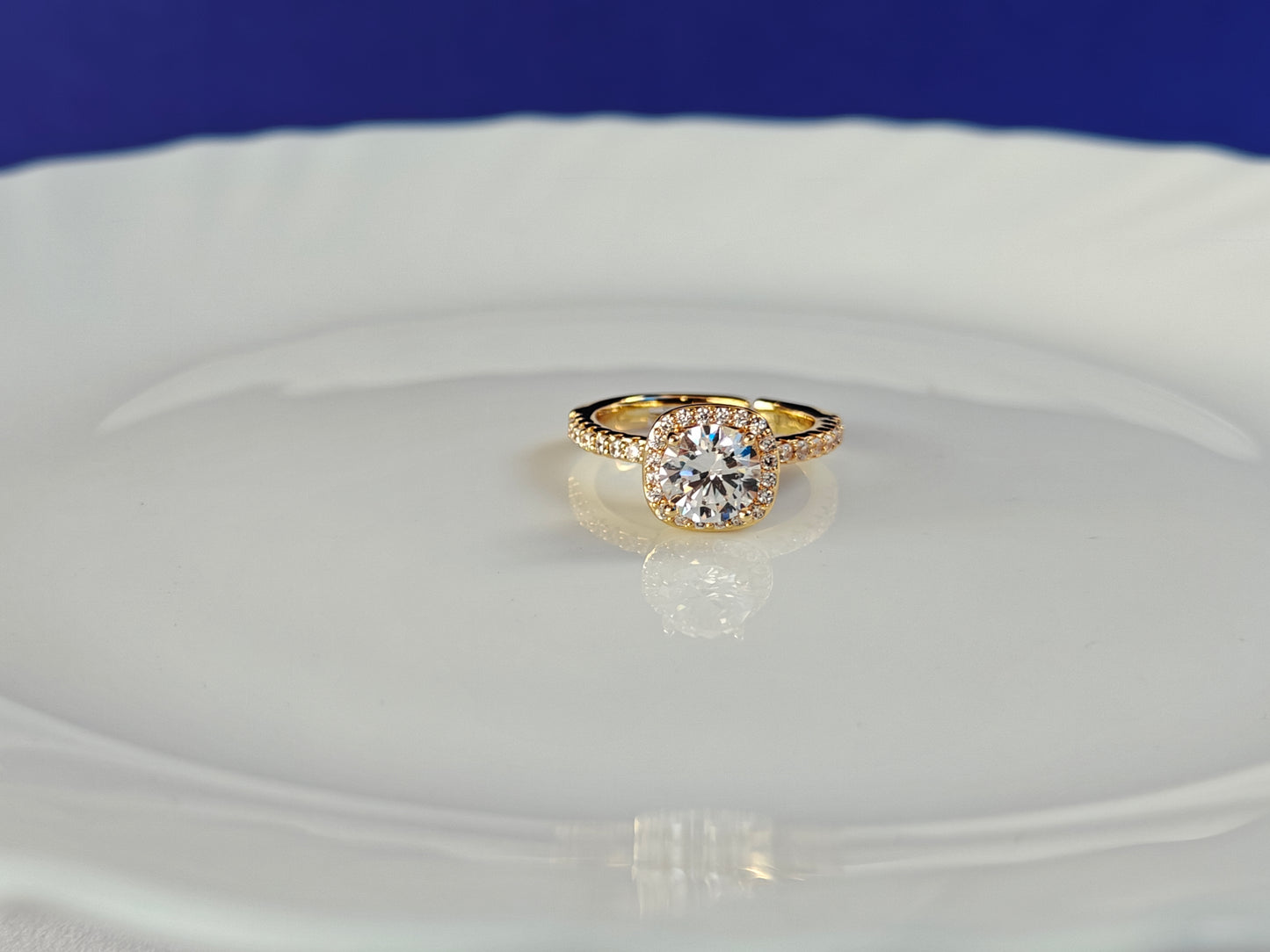 GOLD ADJUSTABLE RING ..
