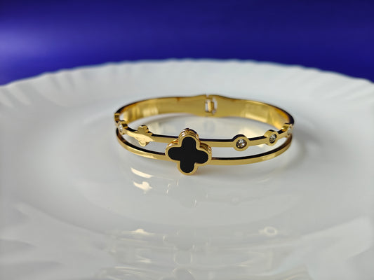 GOLD BLACK CLOVER BRACELET