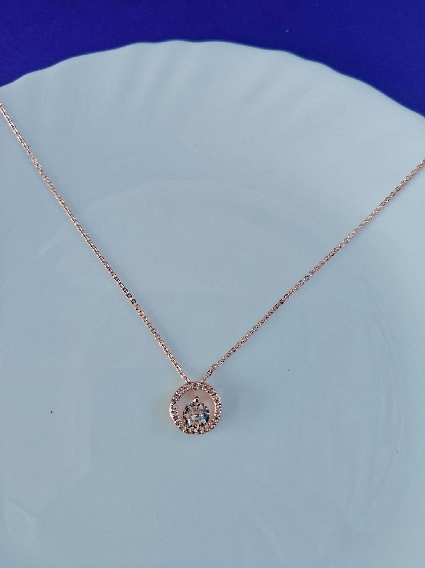 ROSEGOLD CHAIN .