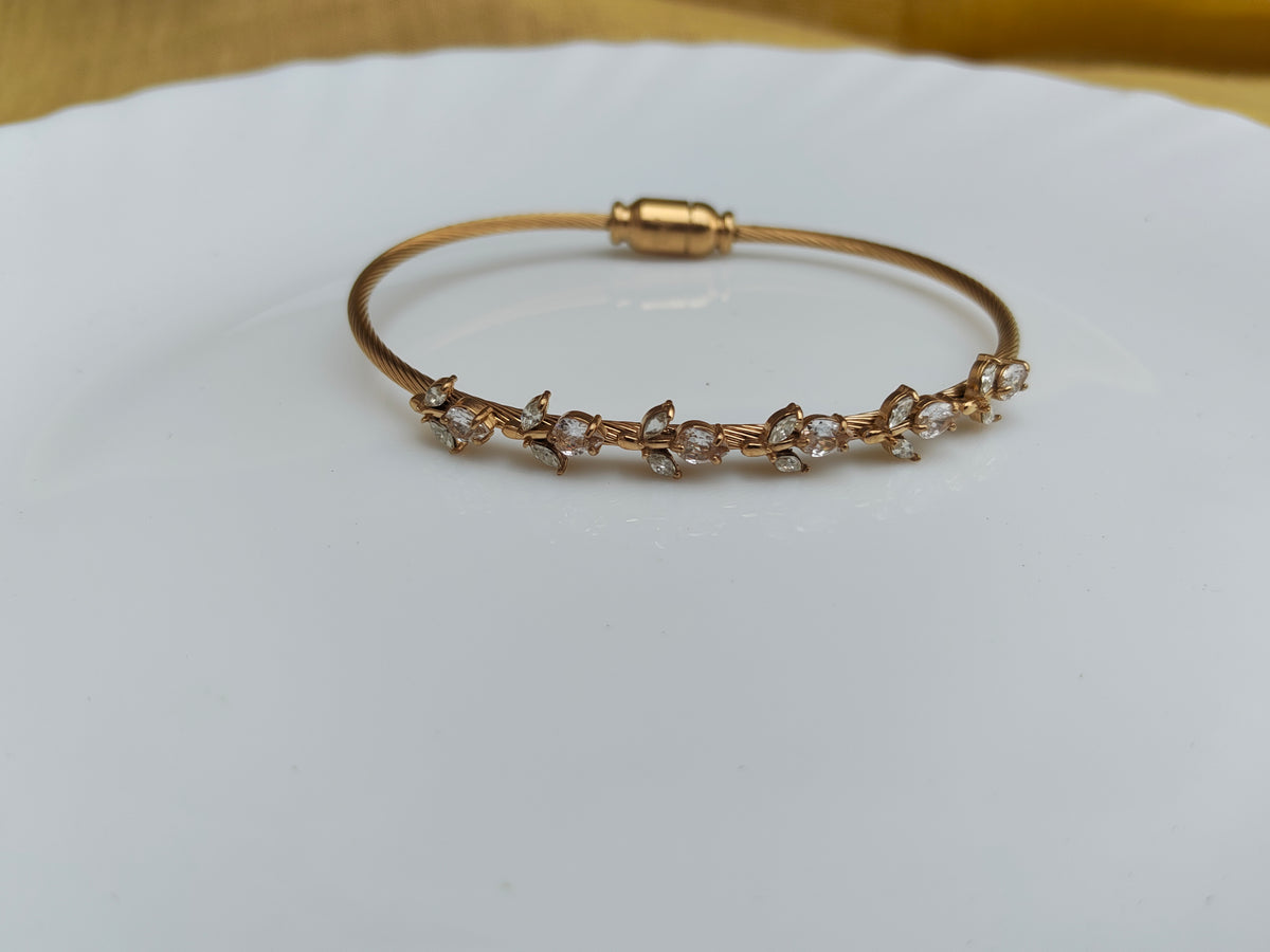 GOLD  BRACELET