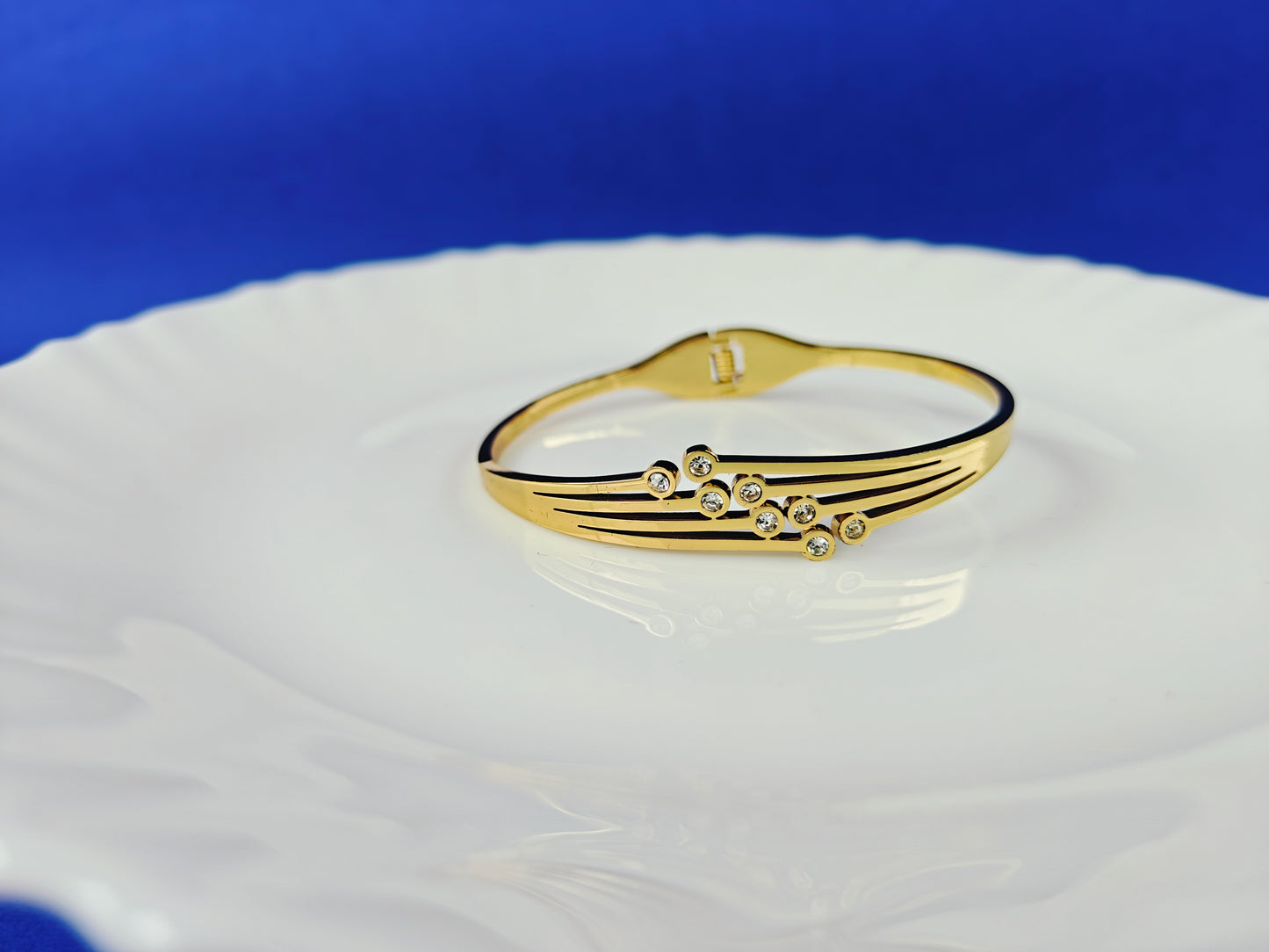 GOLD  BRACELET