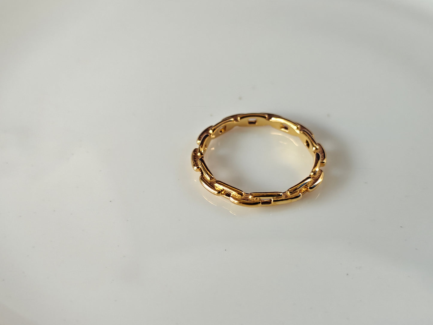 GOLD RING ..