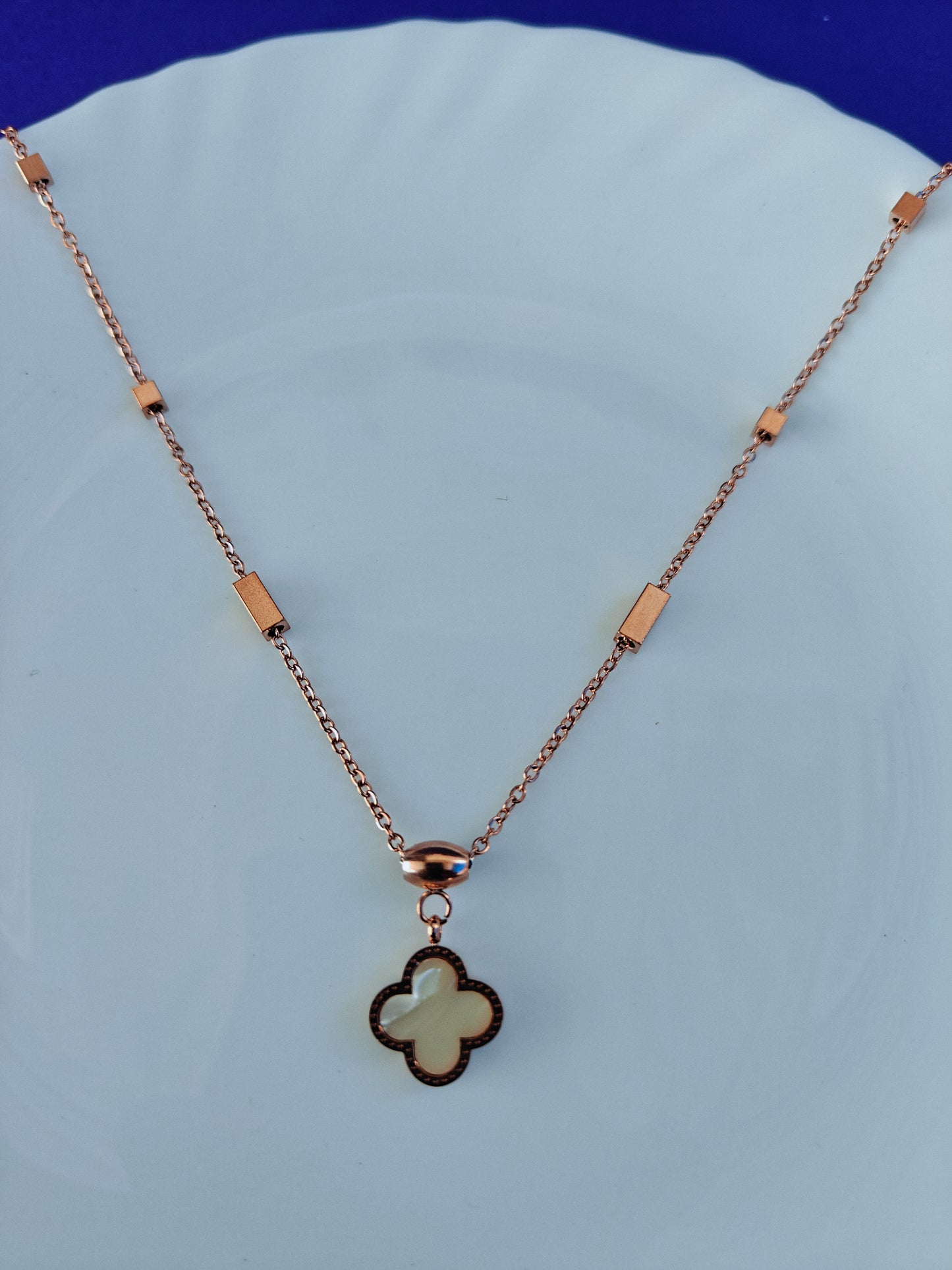ROSEGOLD CHAIN .