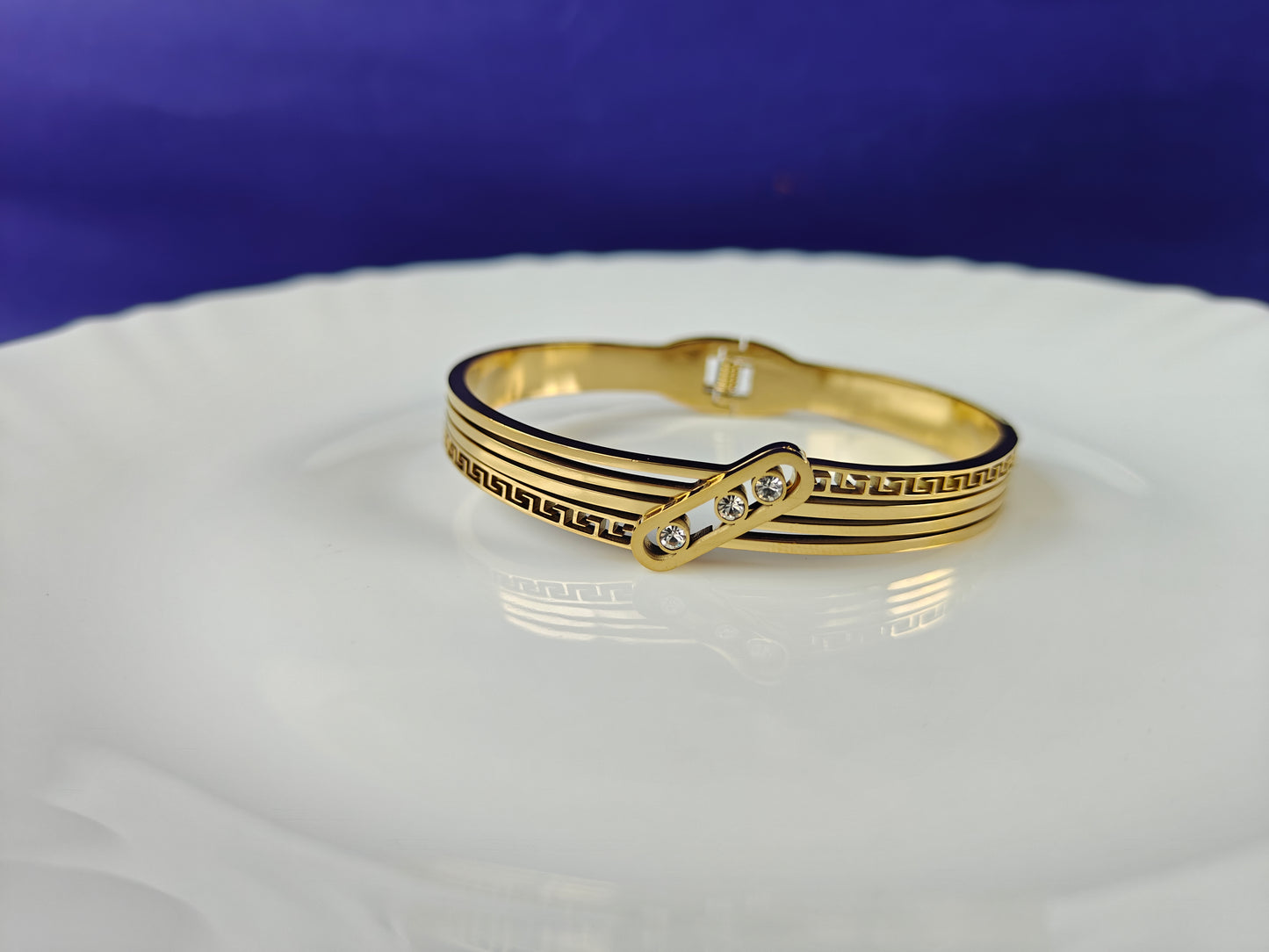 GOLD  BRACELET