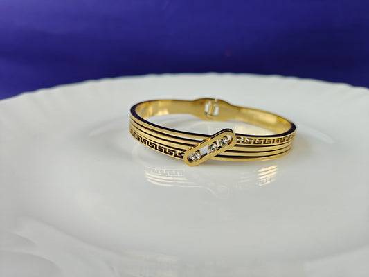GOLD  BRACELET