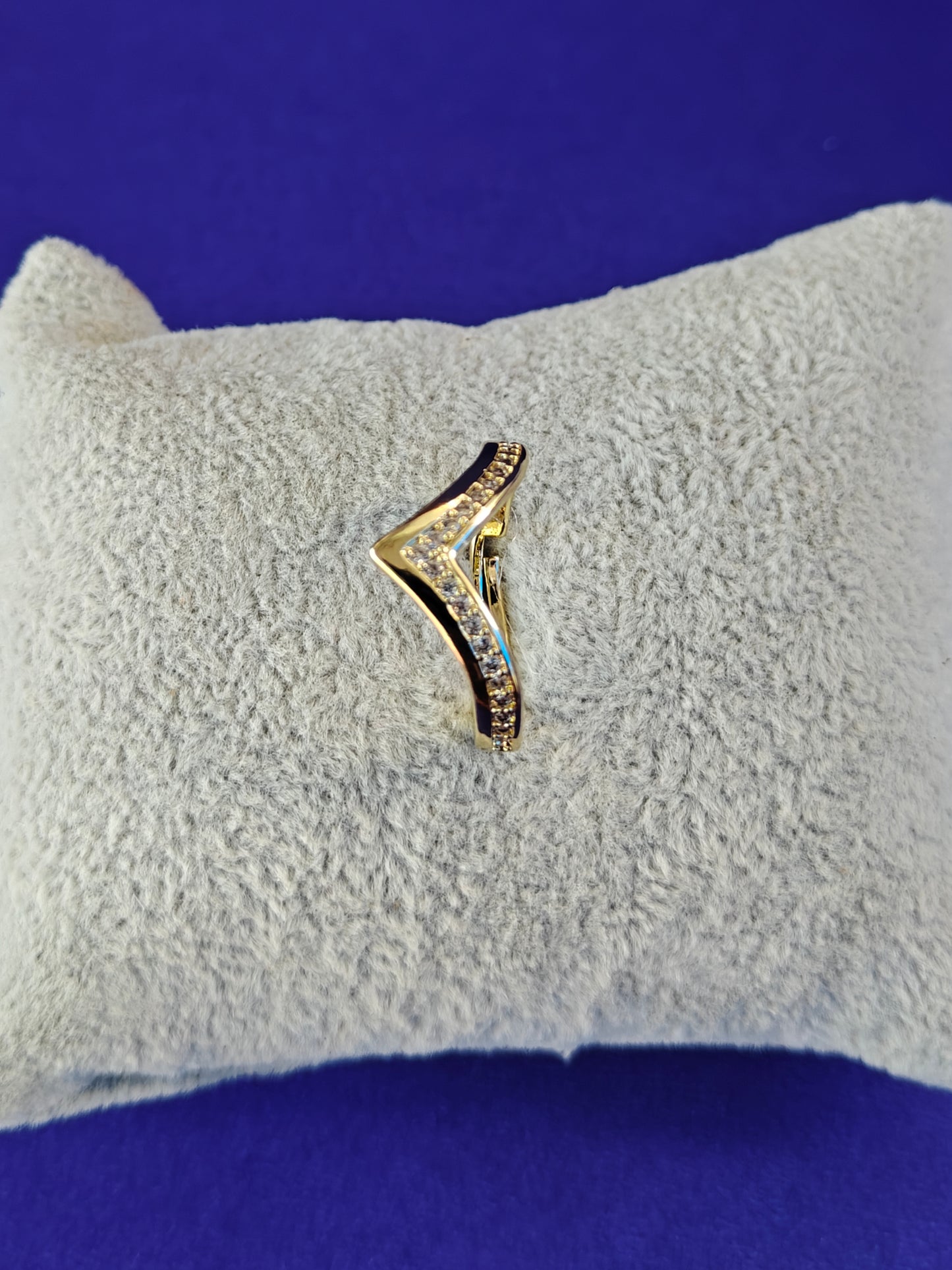 GOLD ADJUSTABLE RING ..