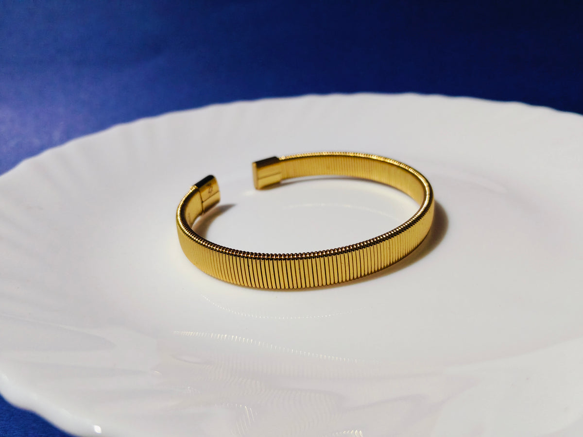 GOLD CUFF BRACELET