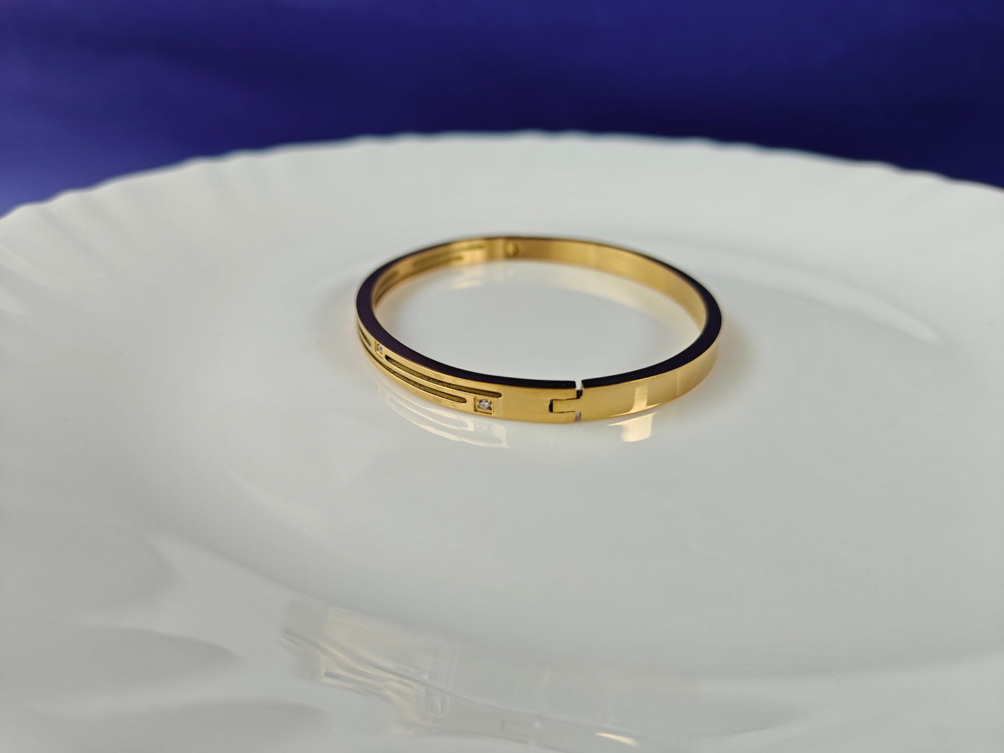 GOLD  BRACELET