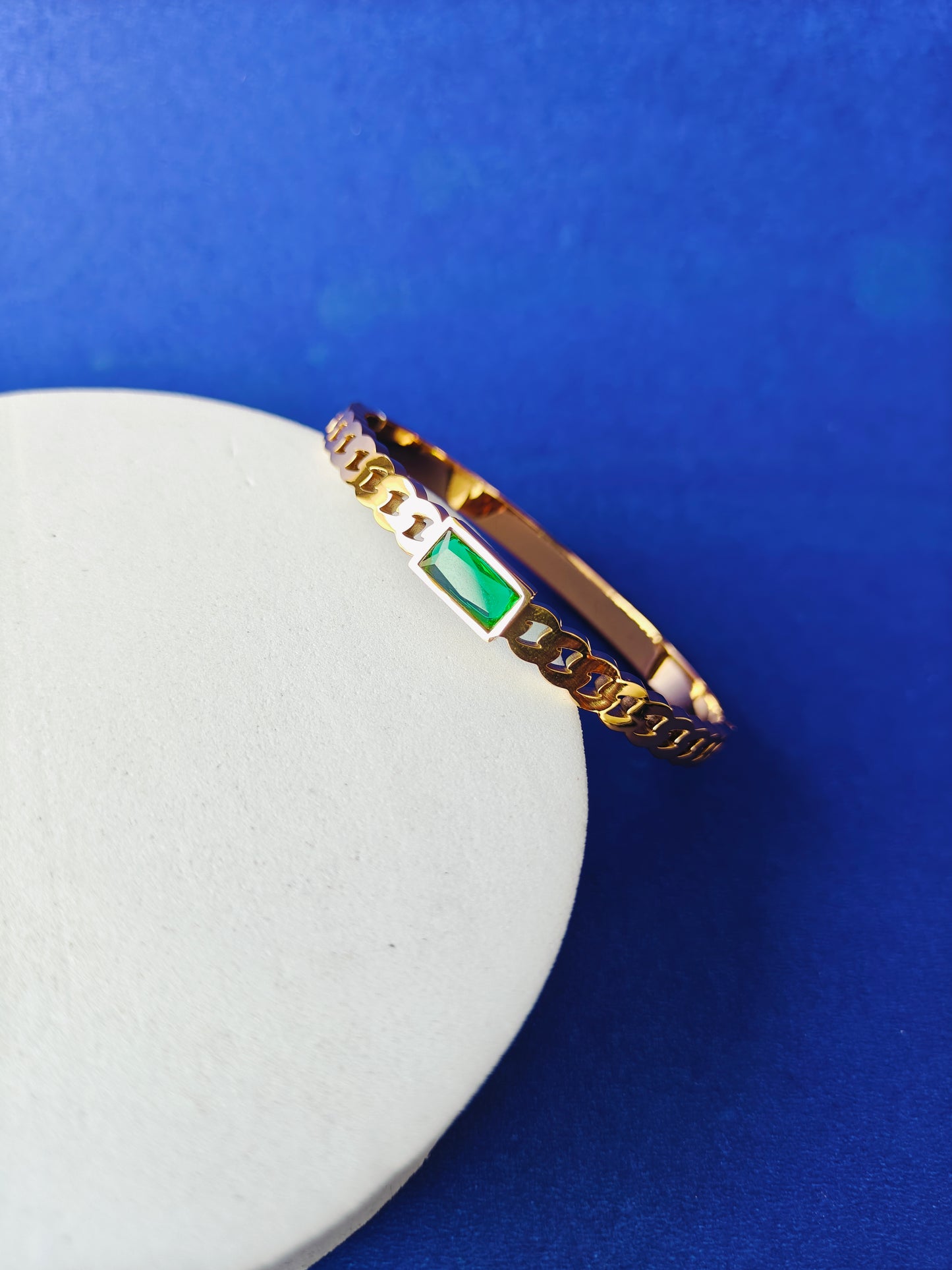 GOLD  BRACELET