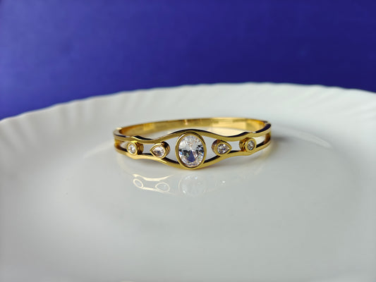 GOLD  BRACELET