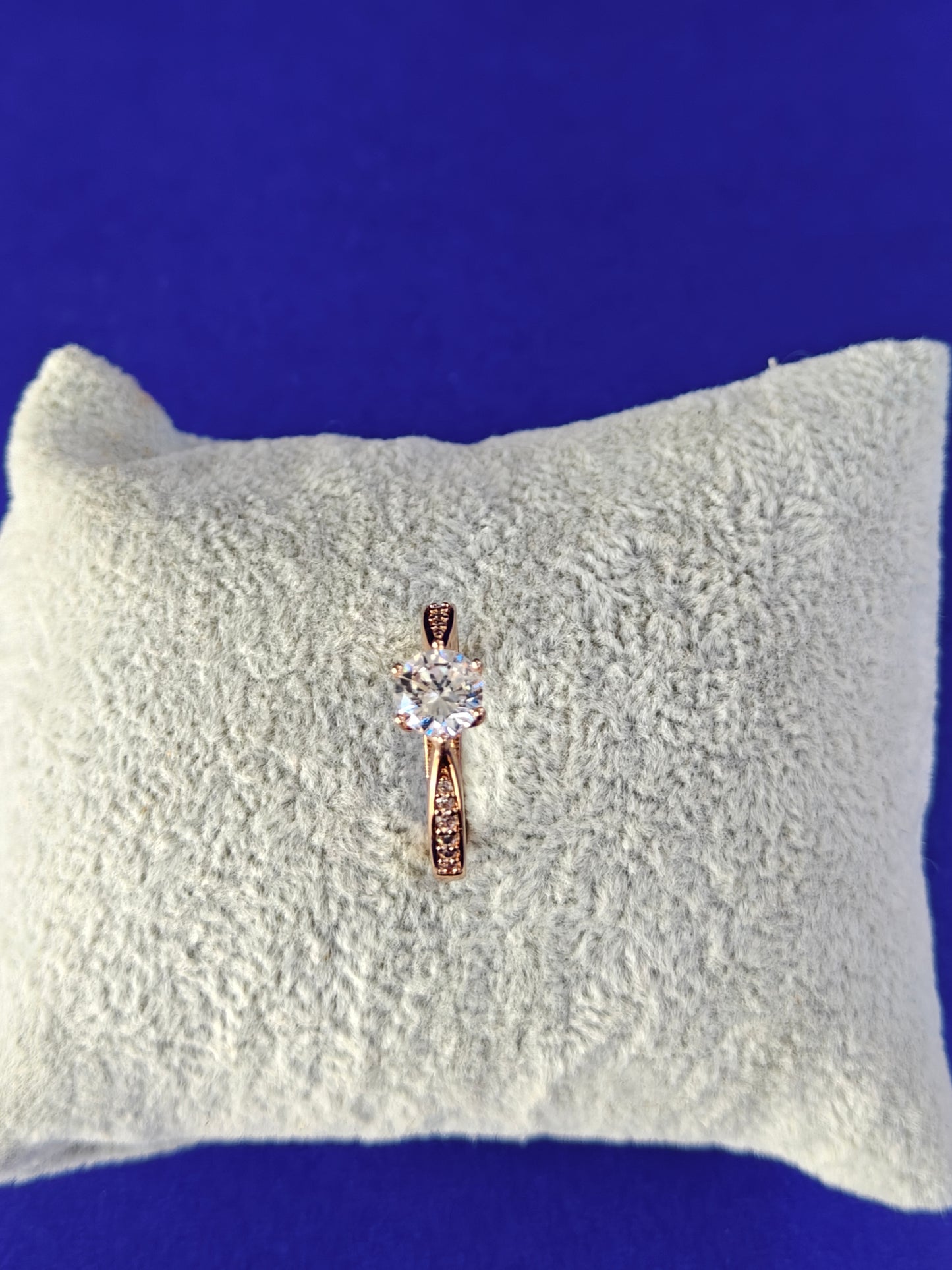 ROSEGOLD RING ..