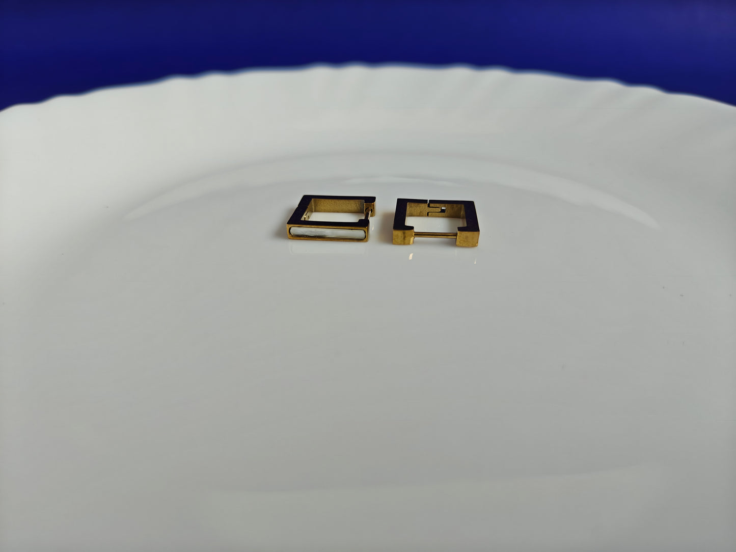 GOLD EARRING  7X T7 X